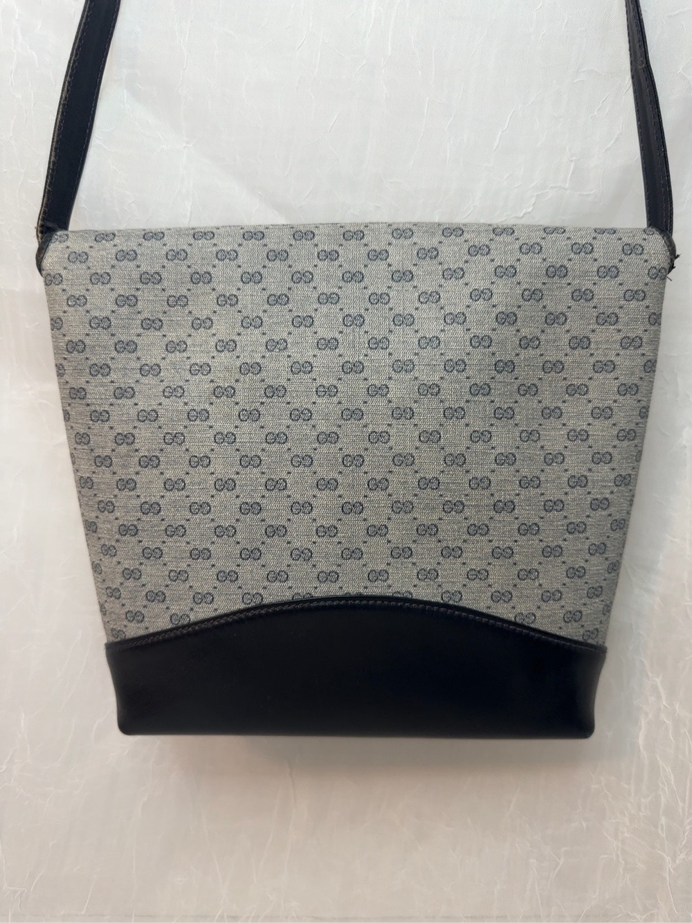 Gucci Gray/Navy/ Black-Midnight Blue Monogram Crossbody w zipper pull - Picture 4 of 17